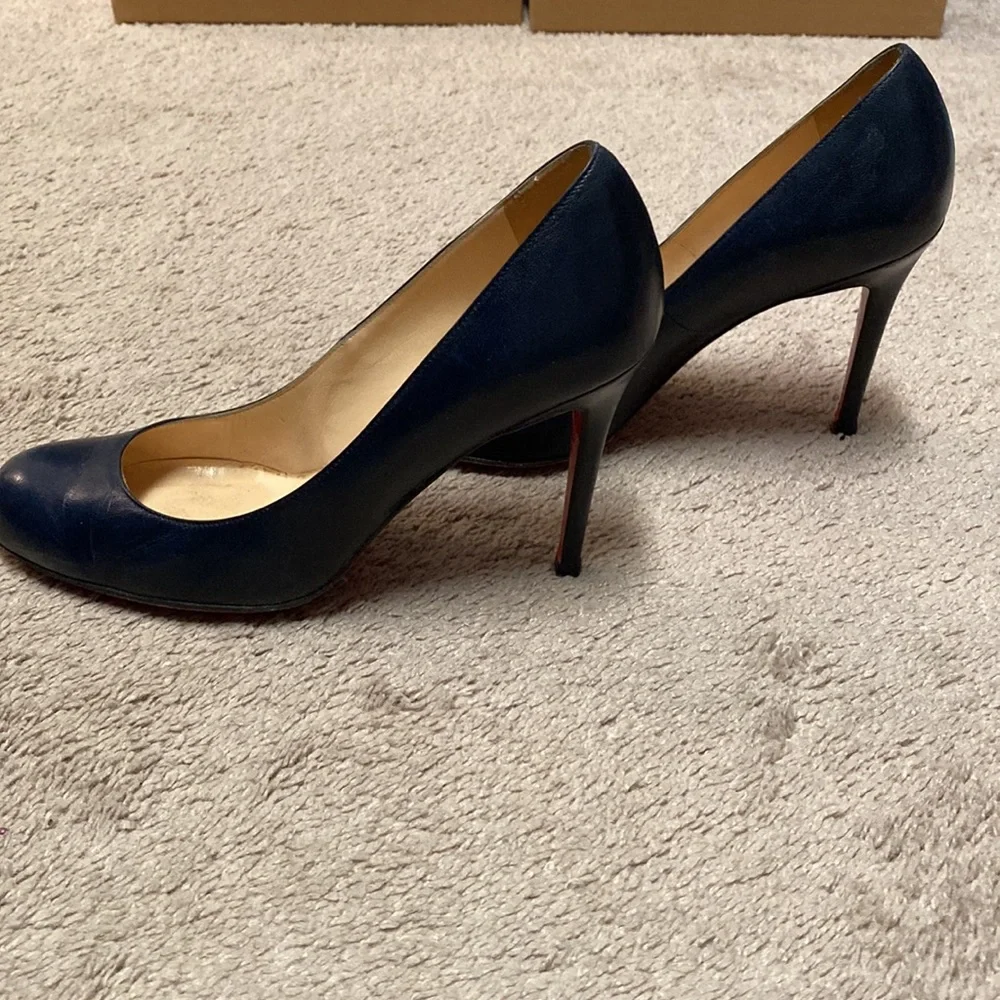 Christian Louboutin Round Toe Pumps - Picture 4 of 8